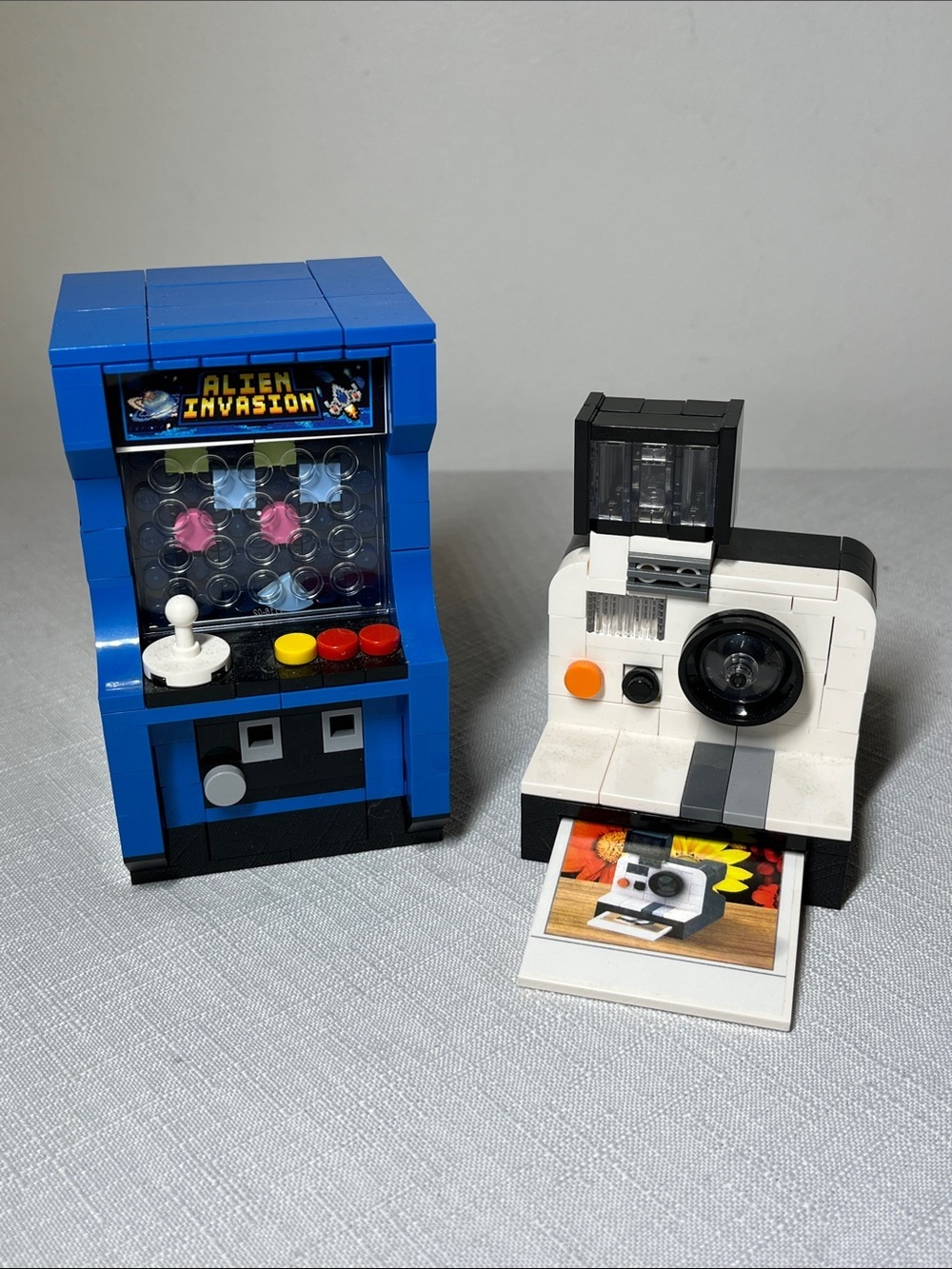 MAX Build Retro Building Bricks Toy 
ZURU Blue Alien Invasion & Instant Camera